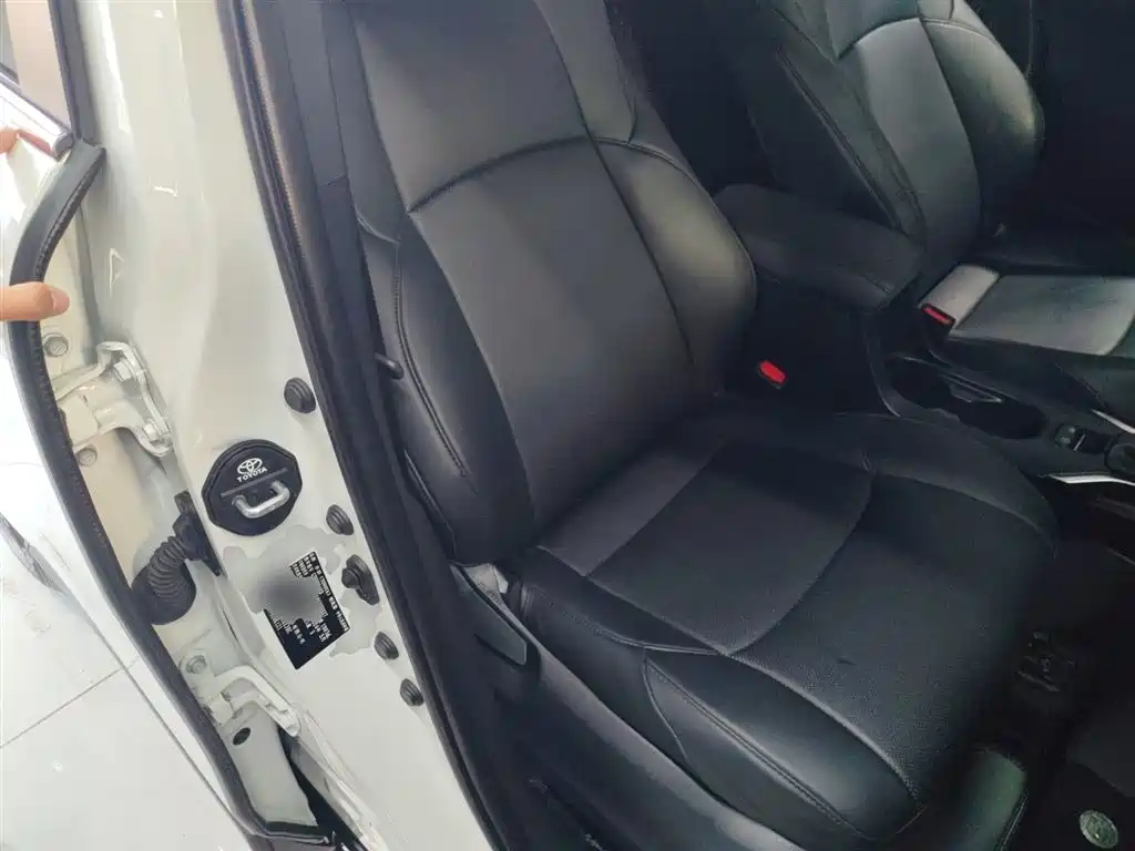 Toyota Frontlander 2023 2.0L CVT Elite Edition фото 25