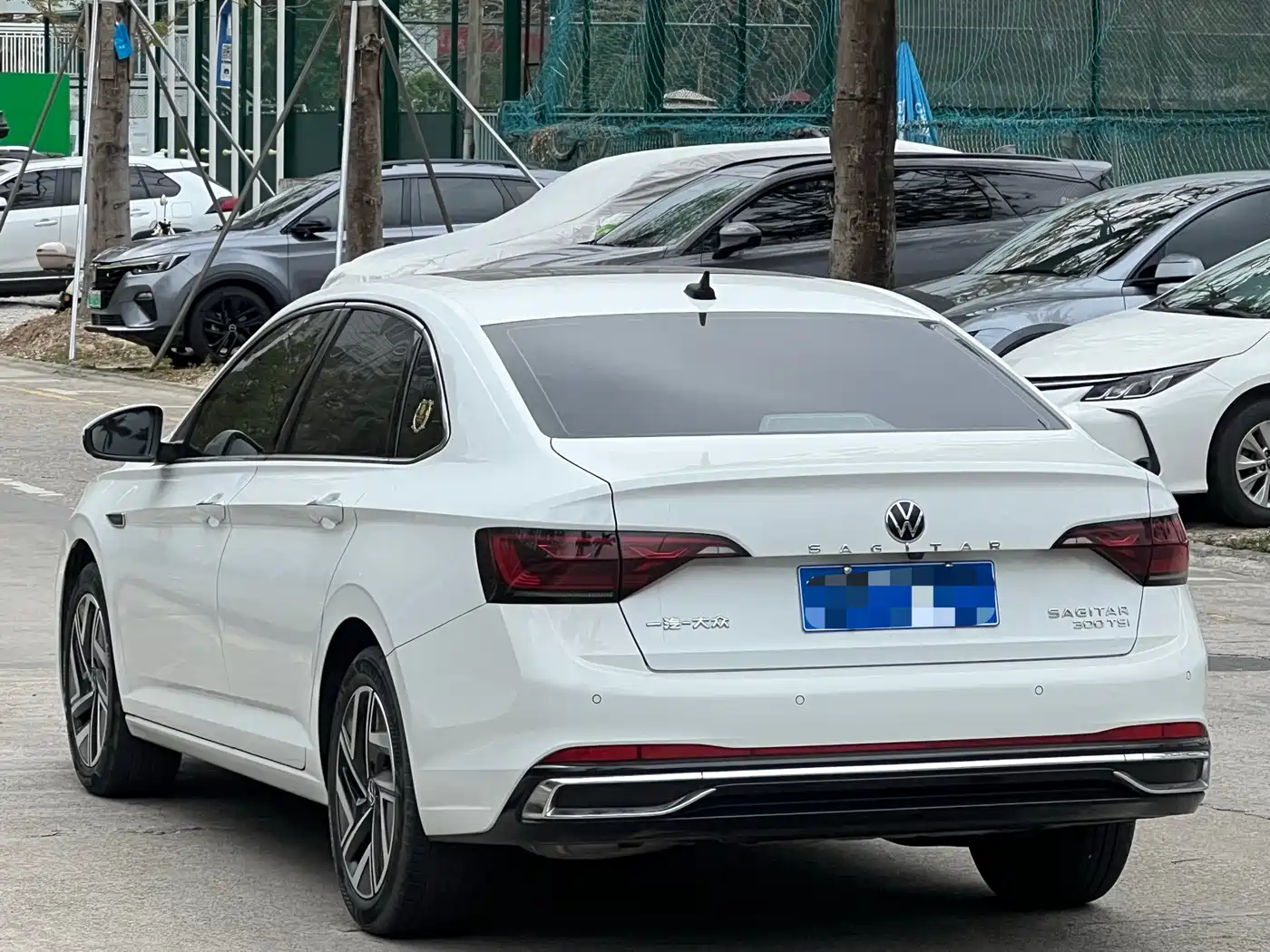 VOLKSWAGEN SAGITAR