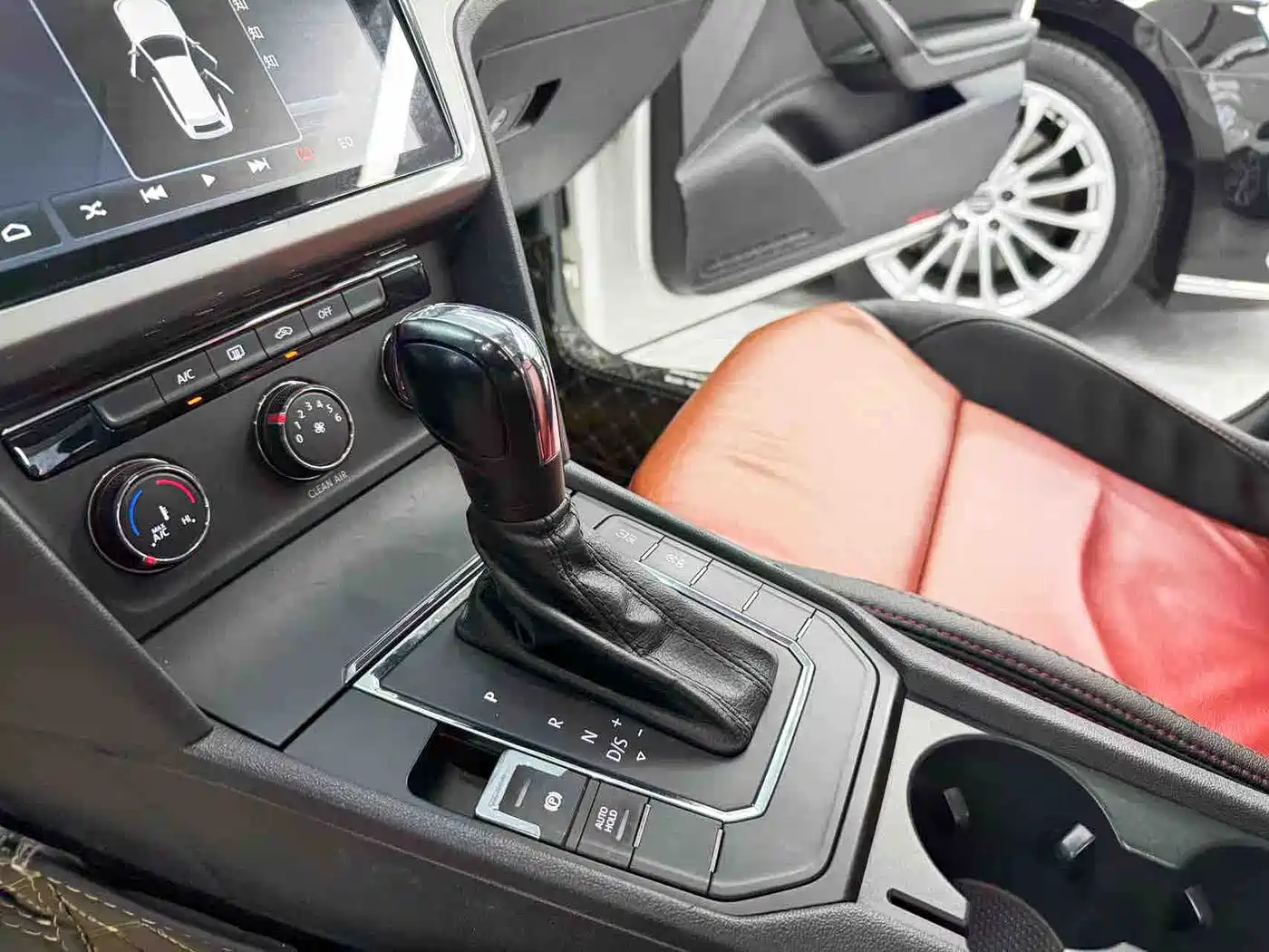 Volkswagen Lamando 2017 230TSI DSG Trend Edition фото 11