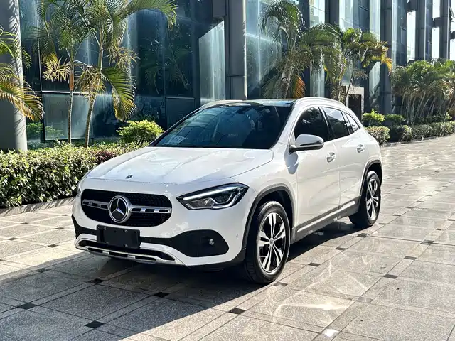 MERCEDES-BENZ GLA 2023