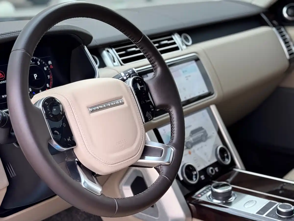 Land Rover Range Rover 2022 3.0 L6 360PS Golden Age Edition фото 11