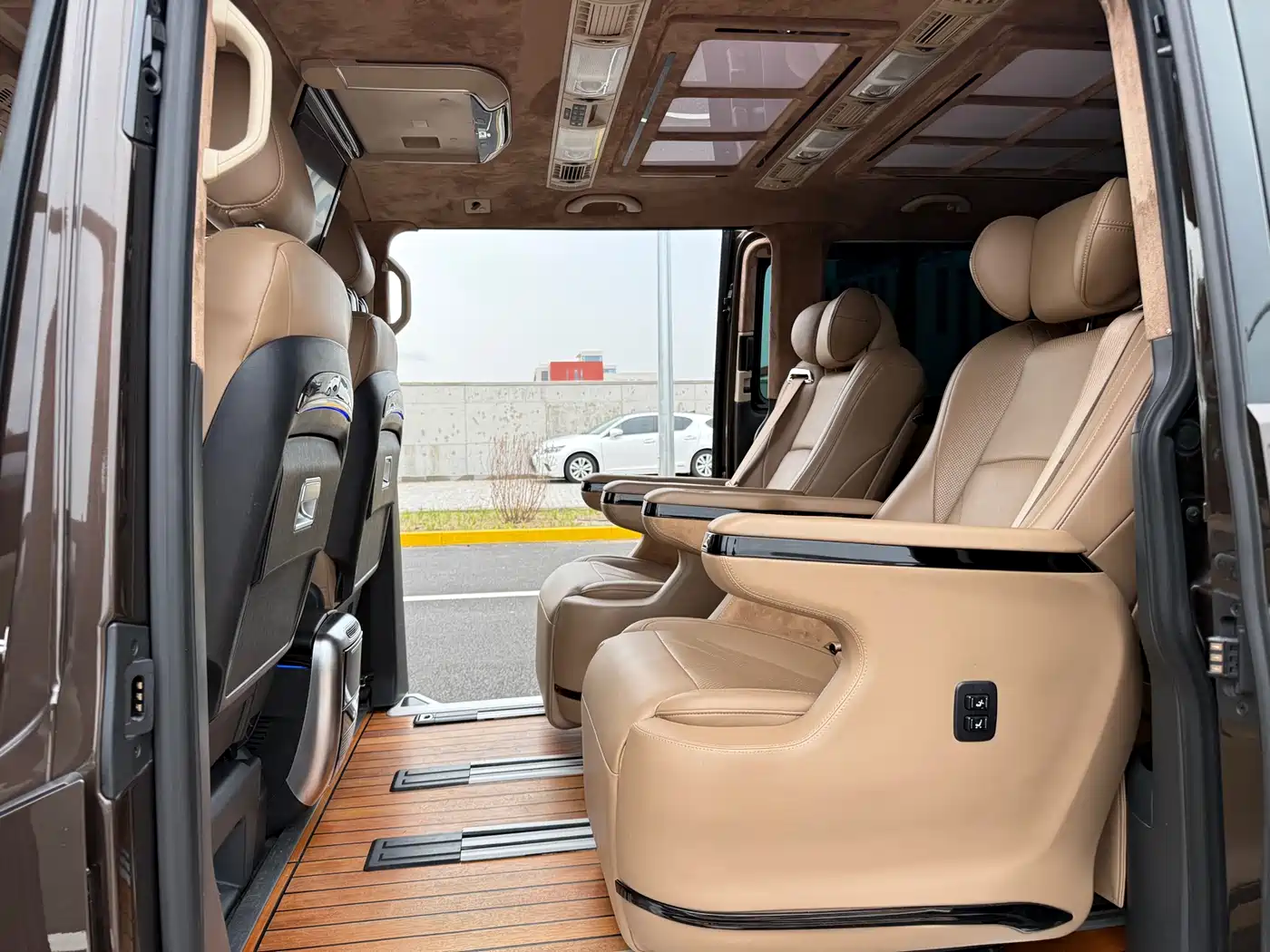 Volkswagen Multivan 2016 2.0TSI 4WD Prestige 7-Seater фото 9