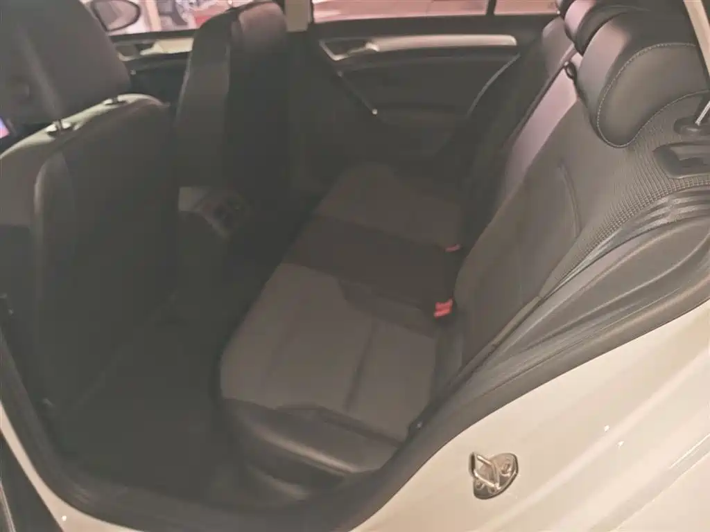 Volkswagen Golf 2018 230TSI Automatic Comfort фото 17