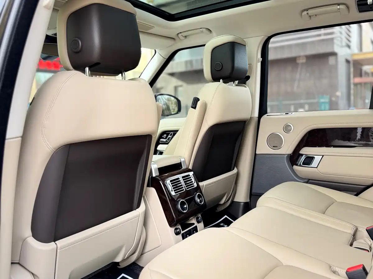 Land Rover Range Rover 2022 3.0 L6 360PS Golden Age Edition фото 21
