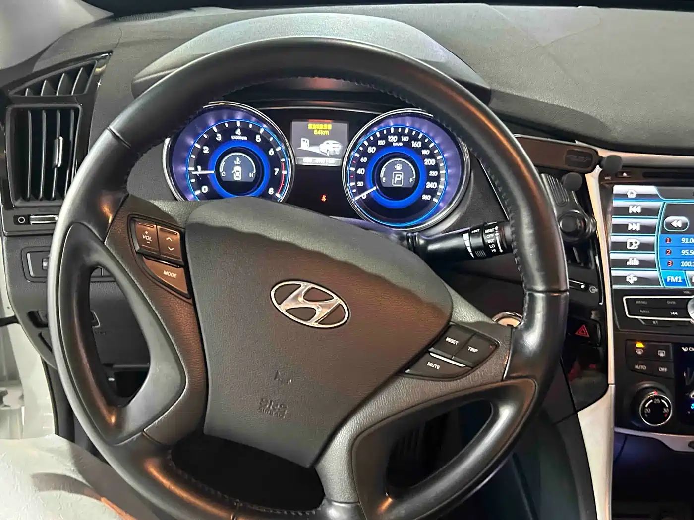 Hyundai Sonata 2014 2.0L Automatic Luxury фото 11