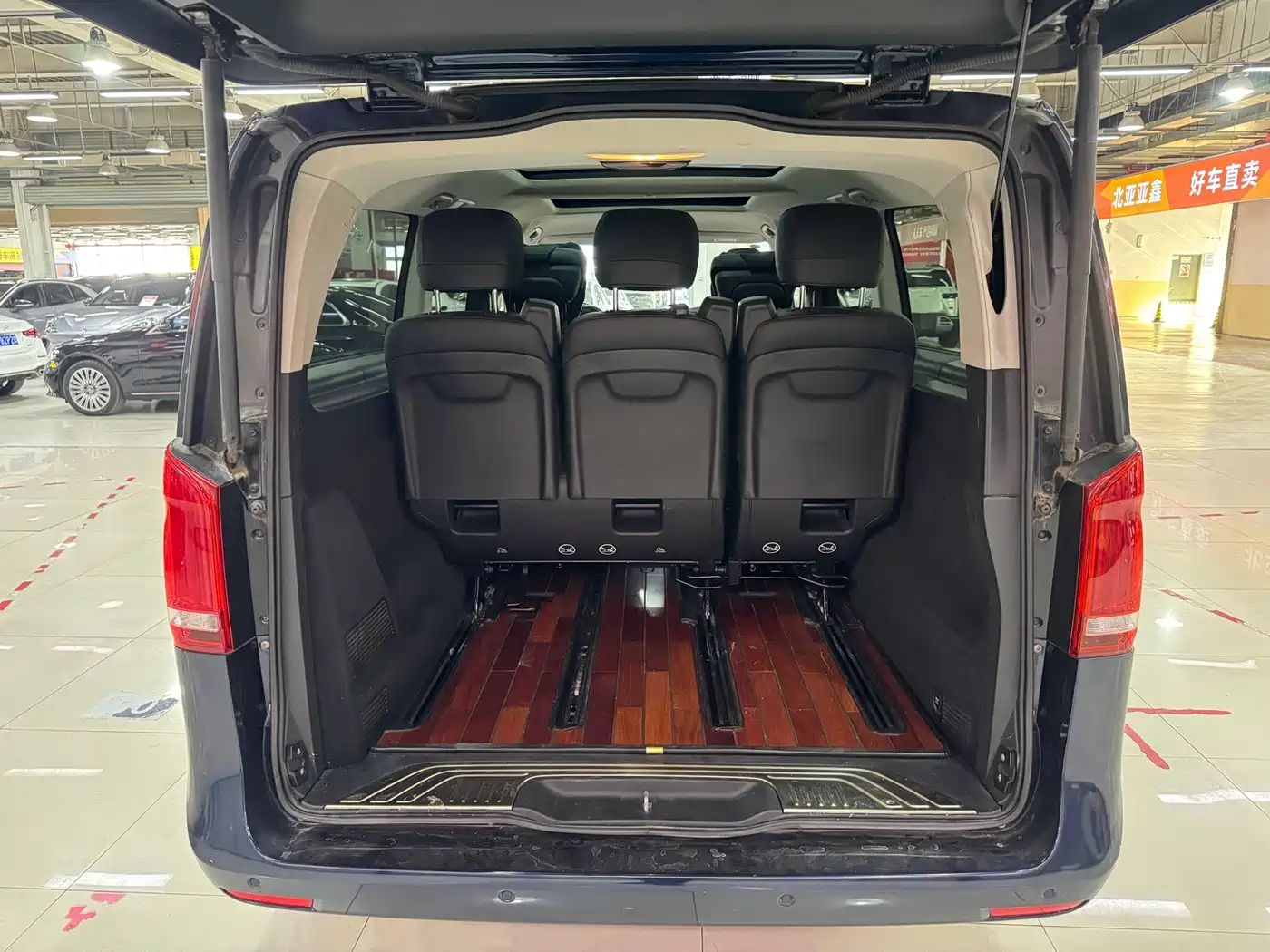 Mercedes-Benz V-Class 2017 Model V 260 L Ultimate Collection Edition фото 14