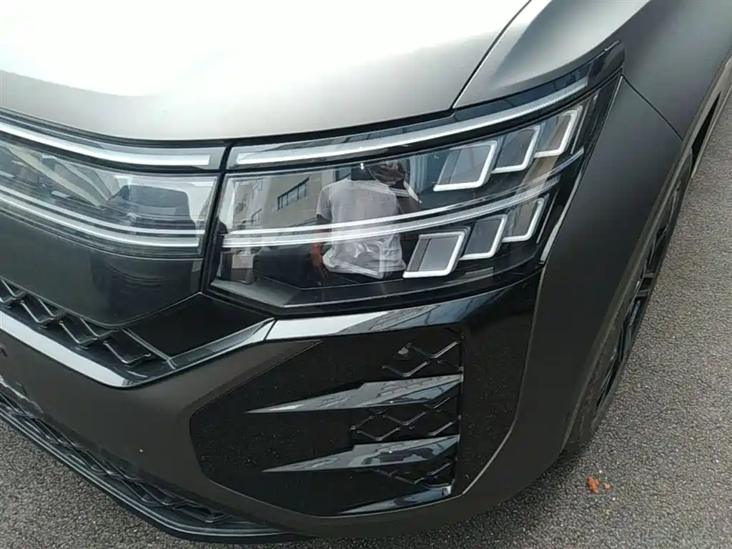 Volkswagen Teramont 2025 Teramont Pro 450TSI 4WD Summit Edition фото 24