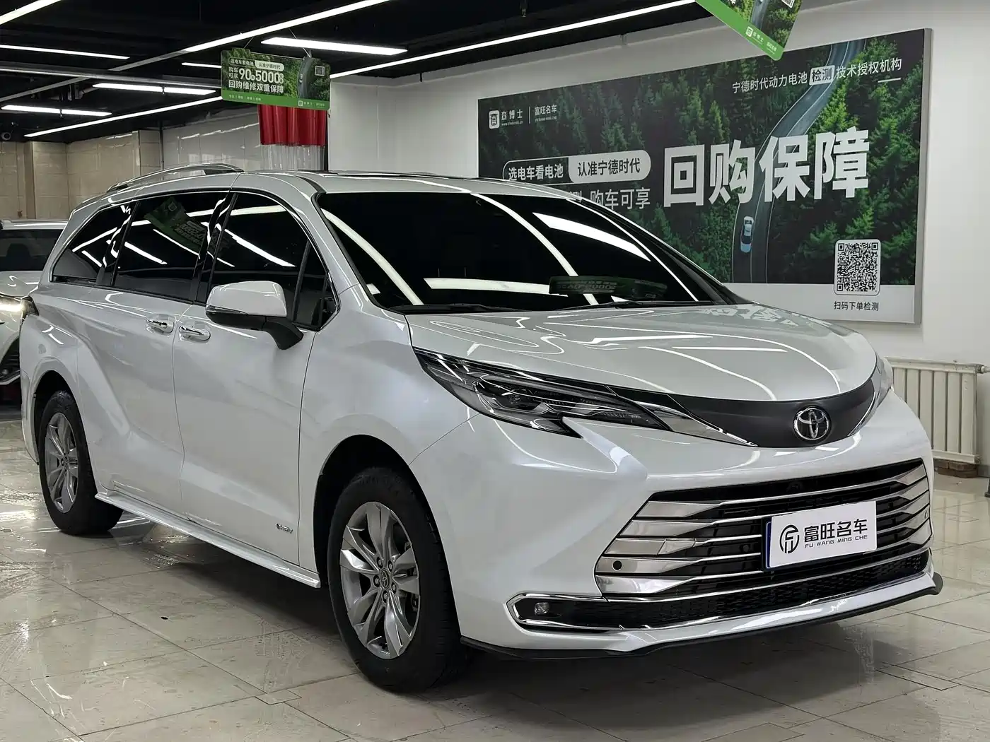 Toyota Sienna 2023 2.5L Hybrid Comfort Edition фото 2