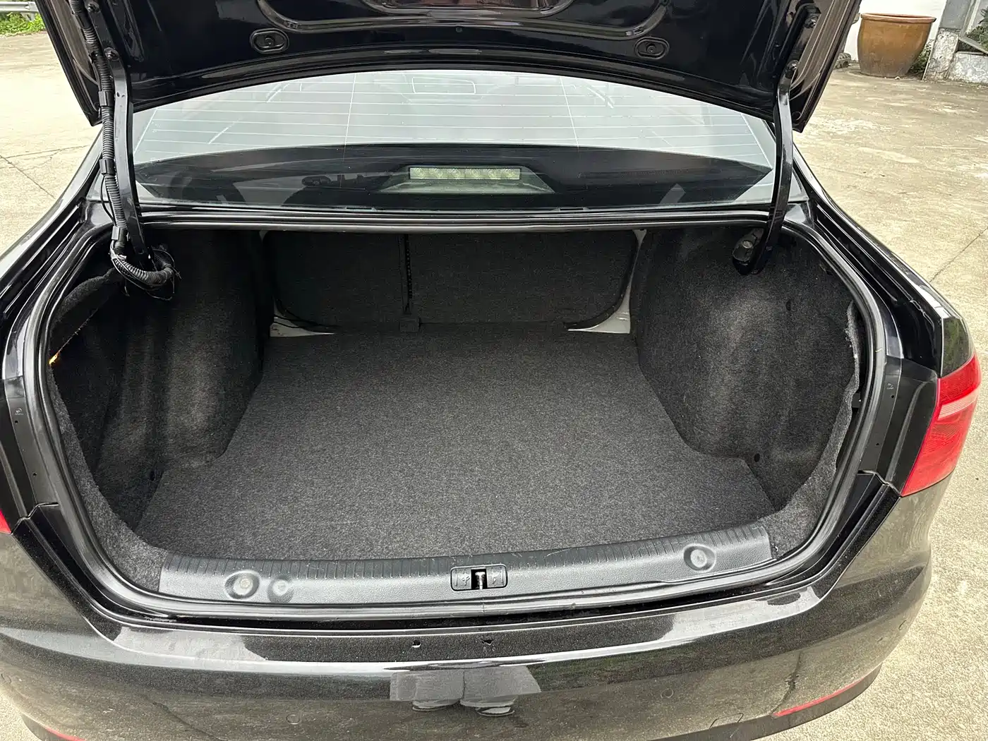 Volkswagen Lavida 2013 Facelift Classic 1.6L Automatic Comfort фото 6