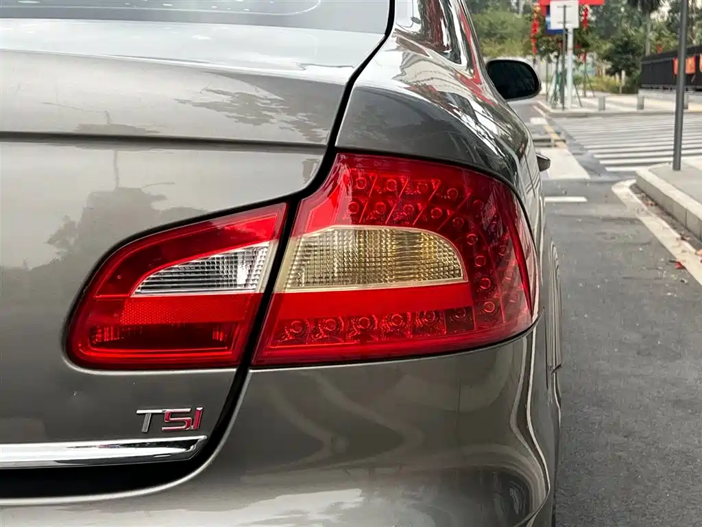 Škoda Superb 2012 1.8TSI Automatic Elegance Edition фото 26