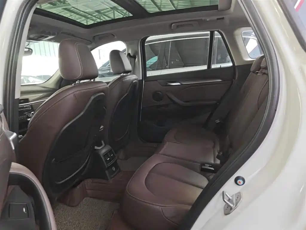 BMW X1 2016 sDrive18Li Luxury Model фото 17