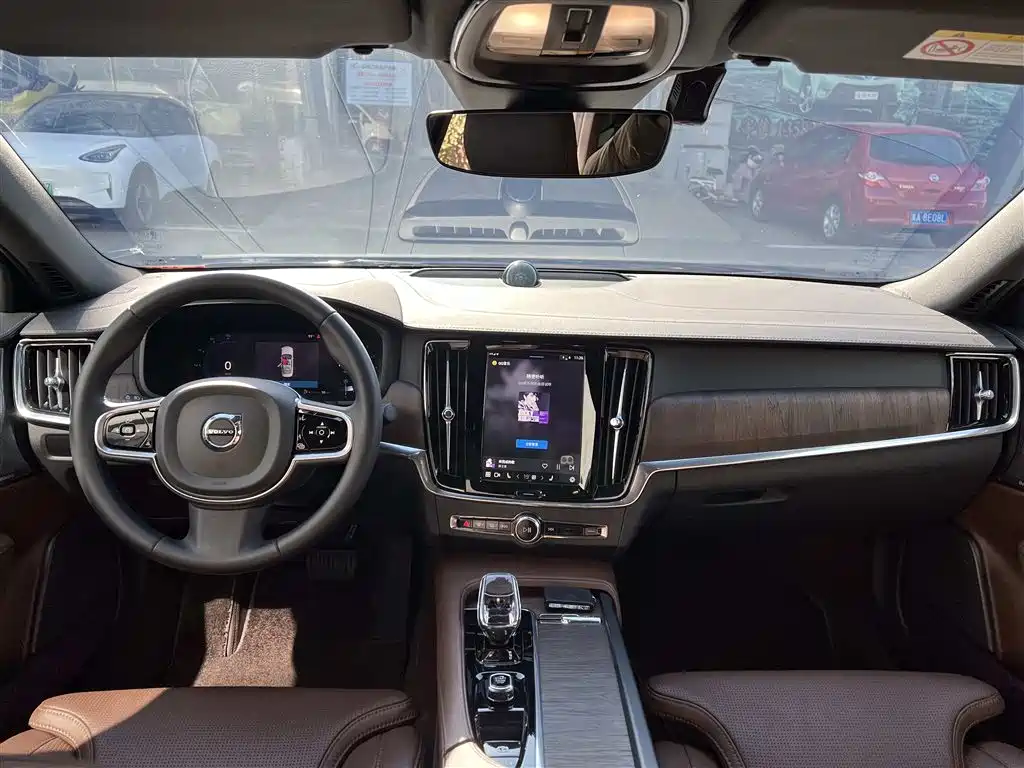 Photo 13 - Volvo S90