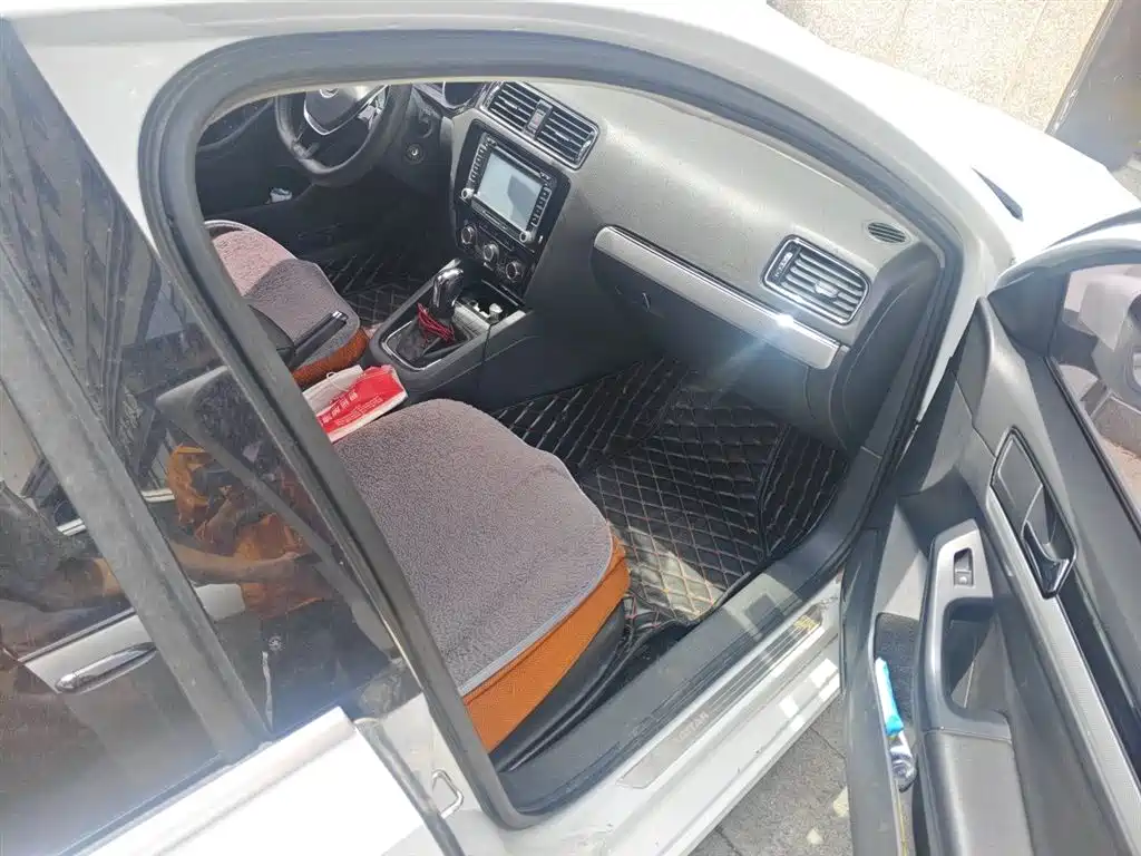 Volkswagen Sagitar 2015 1.6L Automatic Comfort фото 20