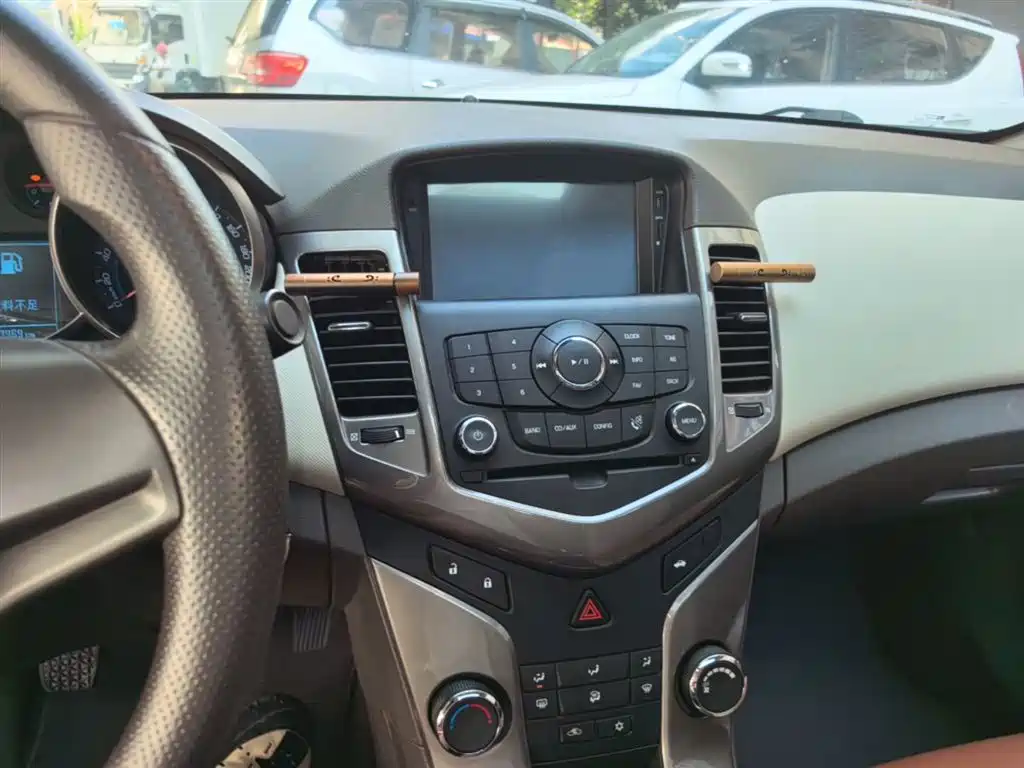 Chevrolet Cruze 2015 1.5L Classic SE MT фото 13