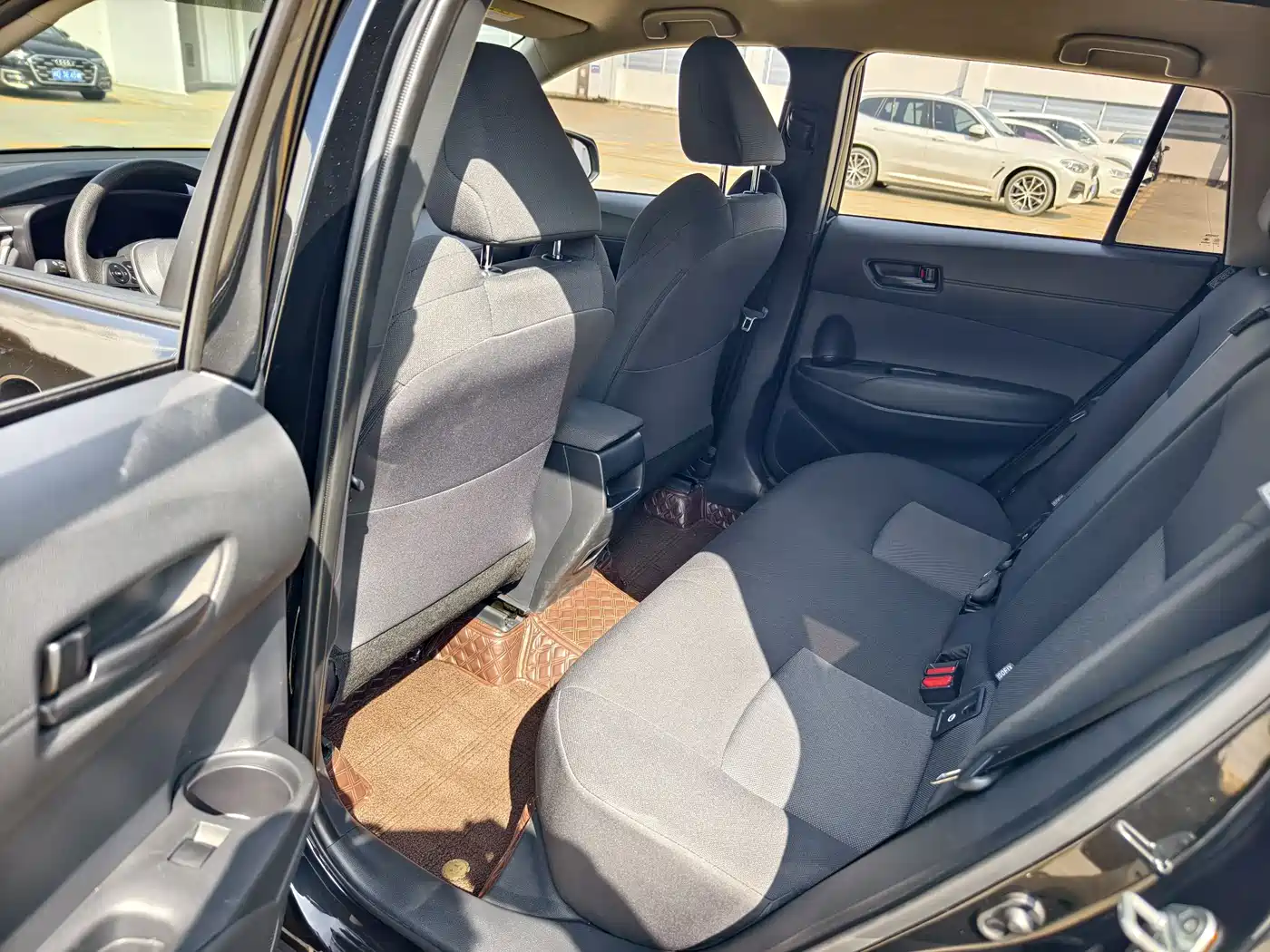 Toyota Frontlander 2024 2.0L CVT Elite Edition фото 8
