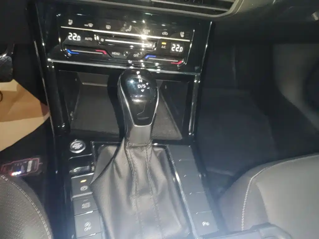 Volkswagen Passat 2024 330TSI Starlight Elite Edition фото 14