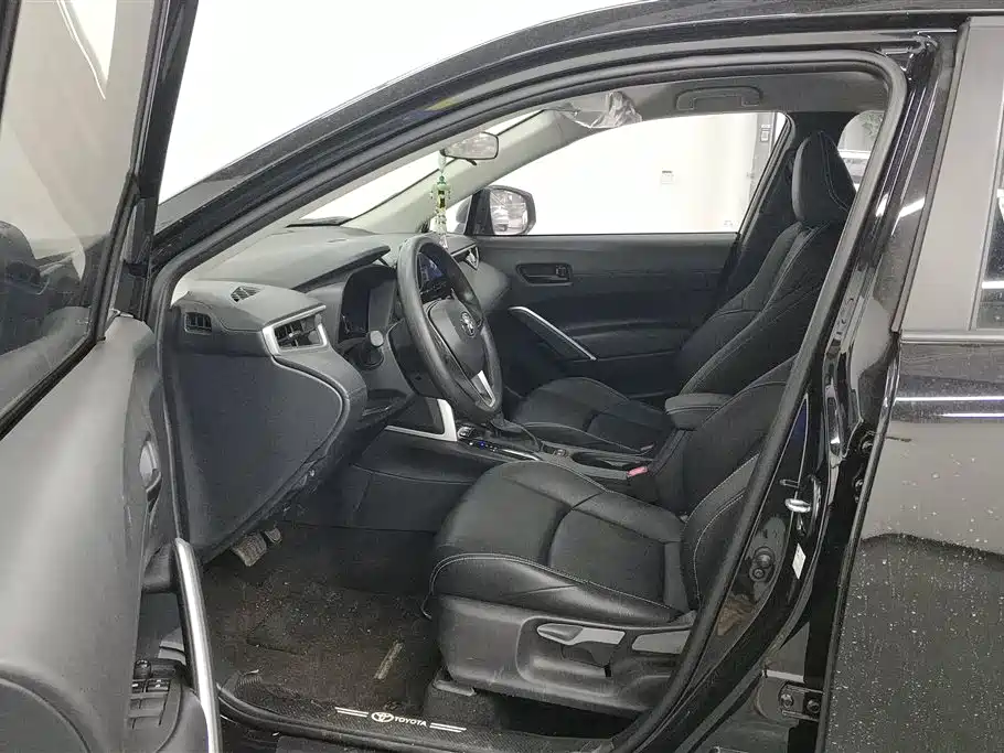 Toyota Frontlander 2023 2.0L CVT Elite Edition фото 9