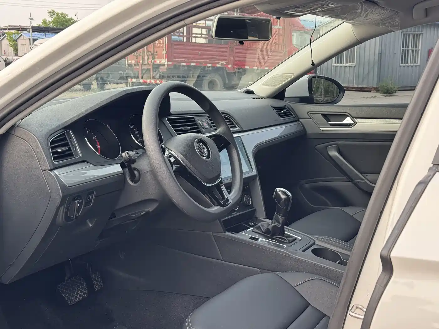 Volkswagen Lamando 2017 230TSI DSG Trend Edition фото 17