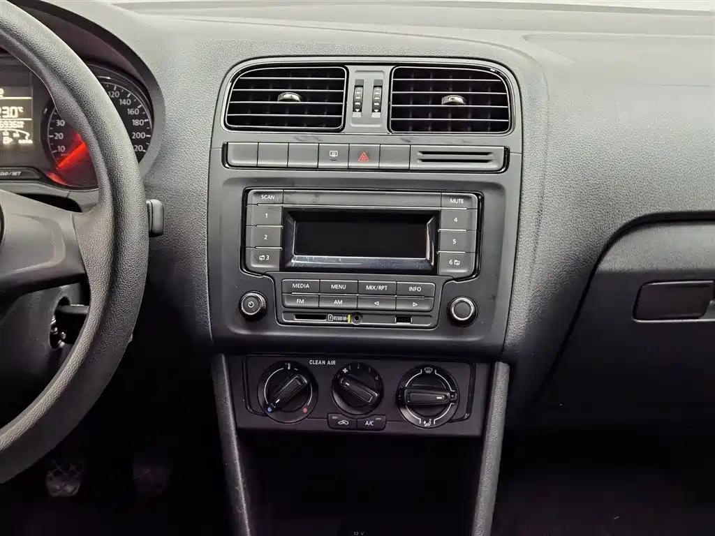 Volkswagen Polo 2016 1.4L Manual Trend фото 12