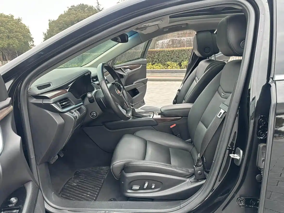 Photo 10 - Cadillac XTS