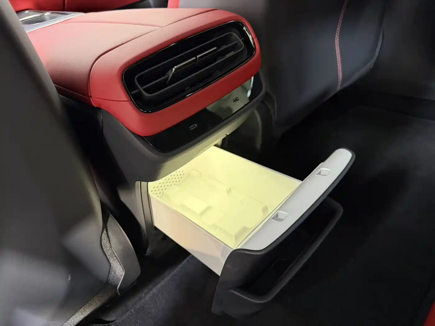 Xiaomi Auto Xiaomi SU7 2024 AWD Extended Range Advanced Smart Driving Max Edition фото 12