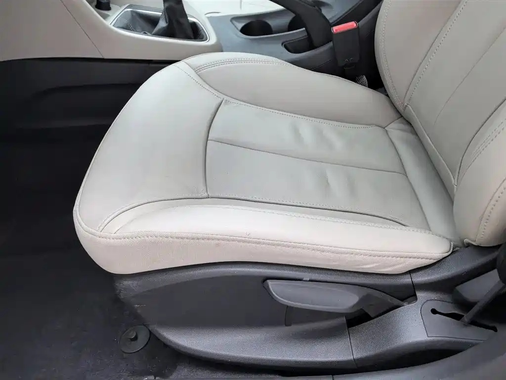 Buick Excelle 2019 15T Manual Elite Type China VI фото 20