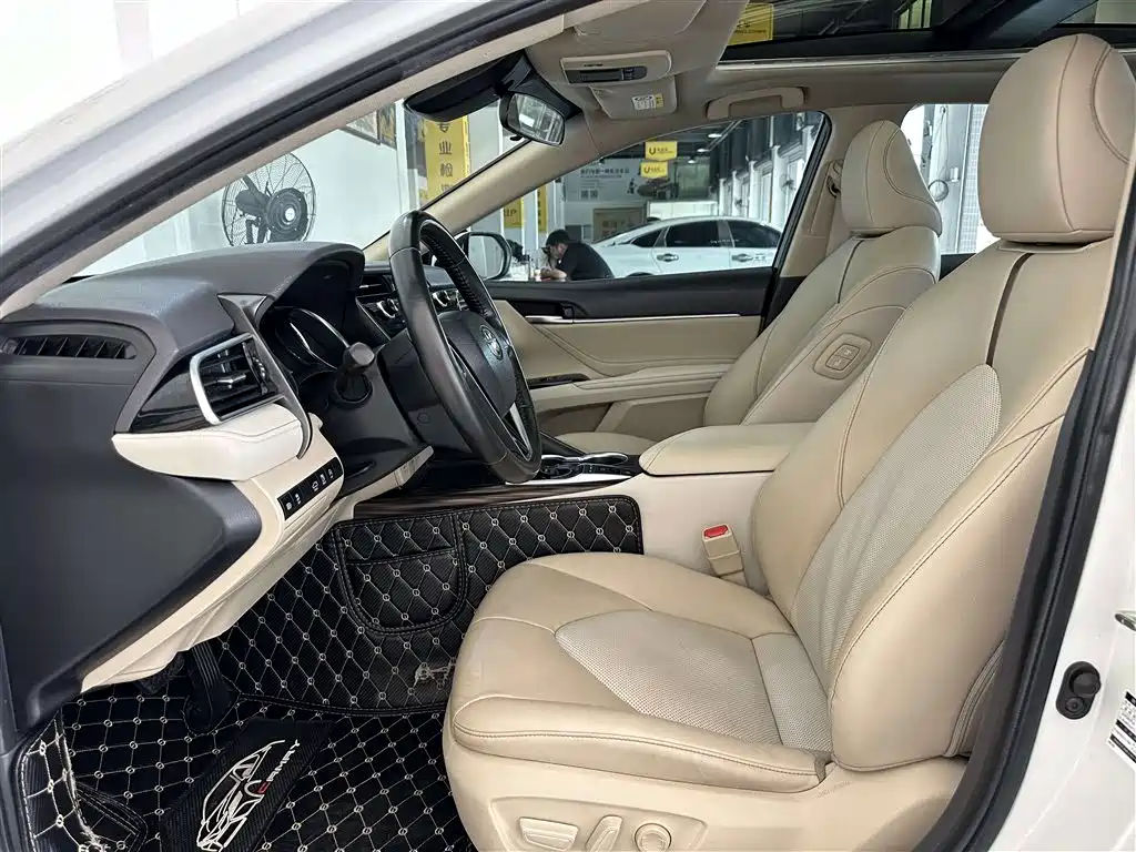 Toyota Camry 2019 2.5G Luxury Edition China VI фото 4
