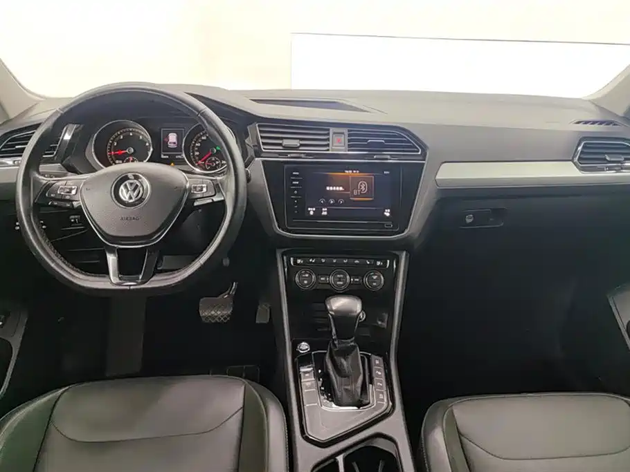Volkswagen Tiguan L 2019 330TSI Automatic 2WD Smart Luxury Edition China VI фото 12