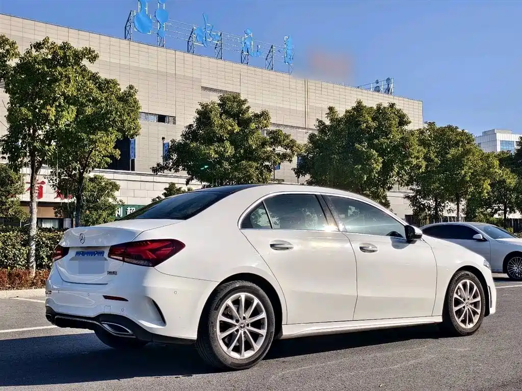 Mercedes-Benz A-Class 2019 Facelift A 200 L Sports Sedan фото 13