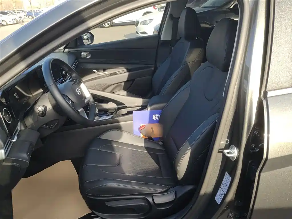 Hyundai Elantra 2023 1.5L CVT GLX Elite Edition фото 11