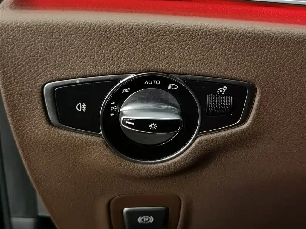 Mercedes-Benz E-Class New Energy 2022 Facelift E 350 e L Plug-in Hybrid Sport Sedan фото 21