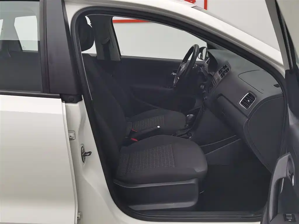 Volkswagen Polo 2016 1.6L Automatic Comfort фото 23
