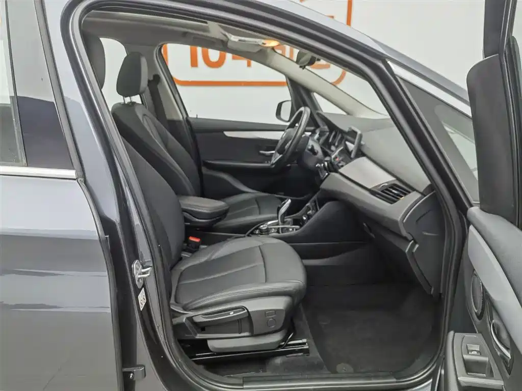 BMW 2 Series Gran Tourer 2018 220i Luxury Line фото 23