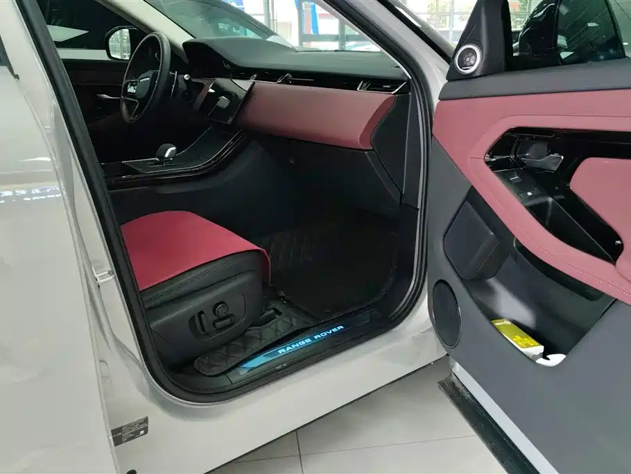 Land Rover Range Rover Evoque 2024 Range Rover Evoque L 249PS Light Master Edition фото 8