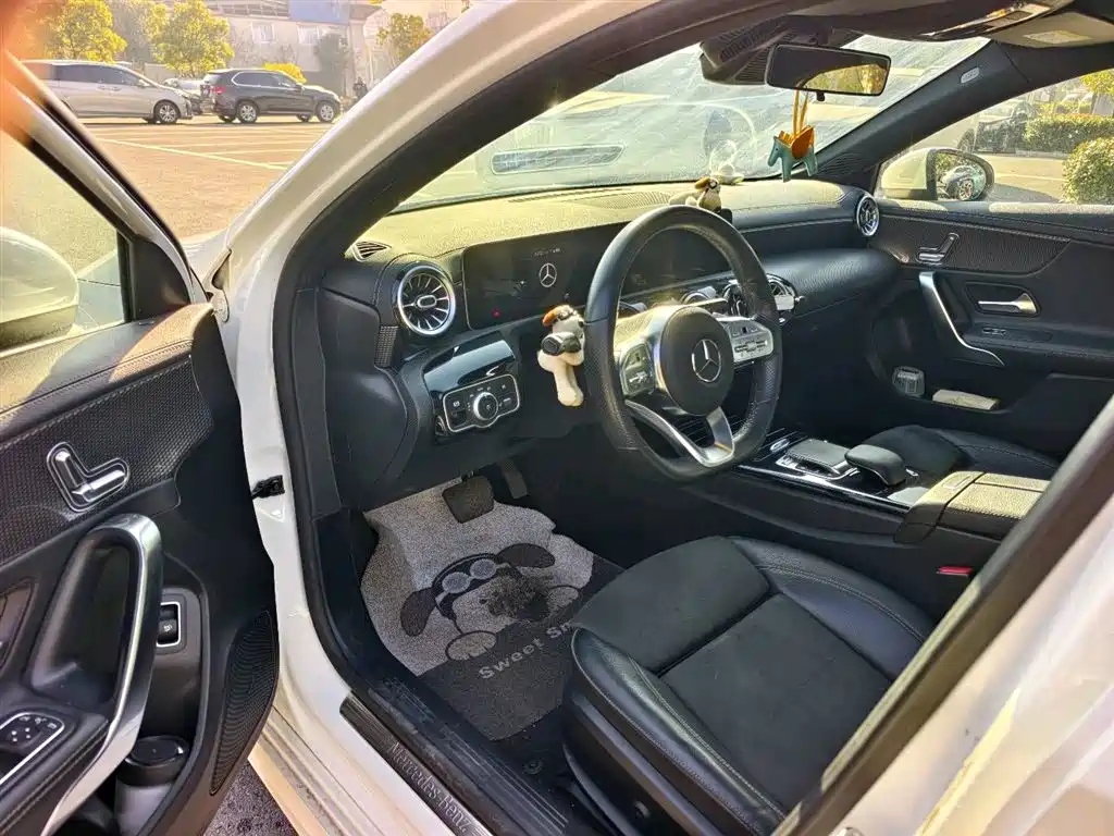 Mercedes-Benz A-Class 2019 Facelift A 200 L Sports Sedan фото 23