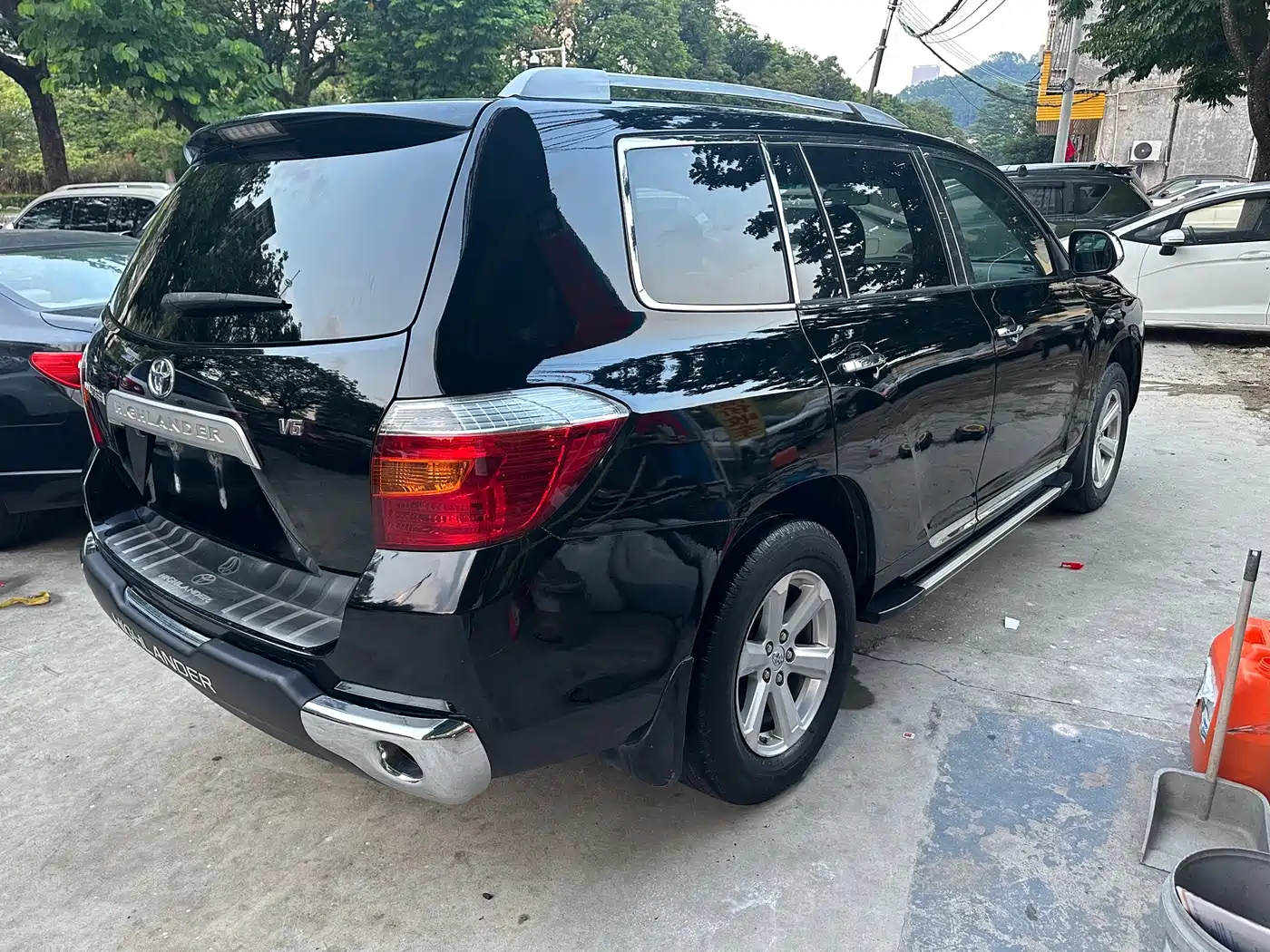 Toyota Highlander 2011 2.7L 2WD 7-seat Elite фото 3