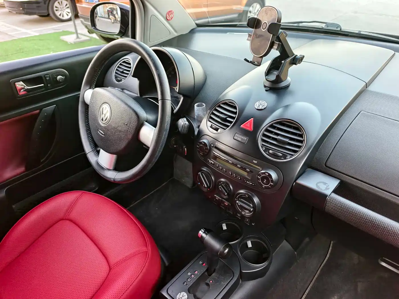Volkswagen Beetle 2010 1.8T BlackOrange Luxury Edition фото 13
