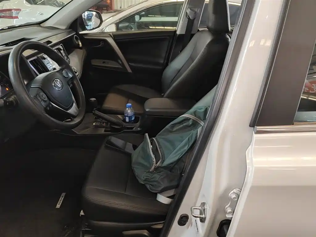 Toyota RAV4 Rongfang 2015 2.0L CVT 2WD Trend Edition фото 15