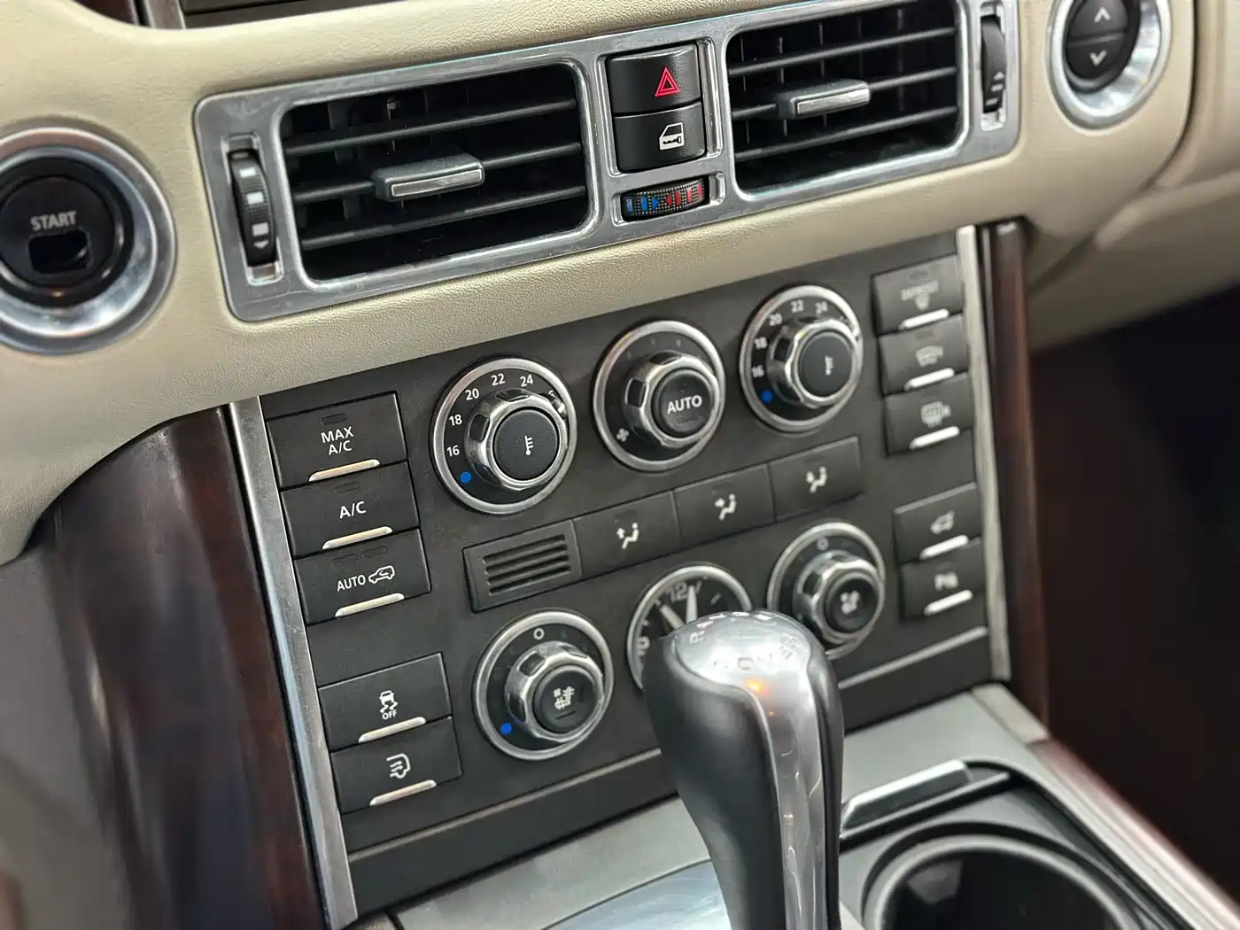 Land Rover Range Rover 2011 5.0 SC V8 фото 17