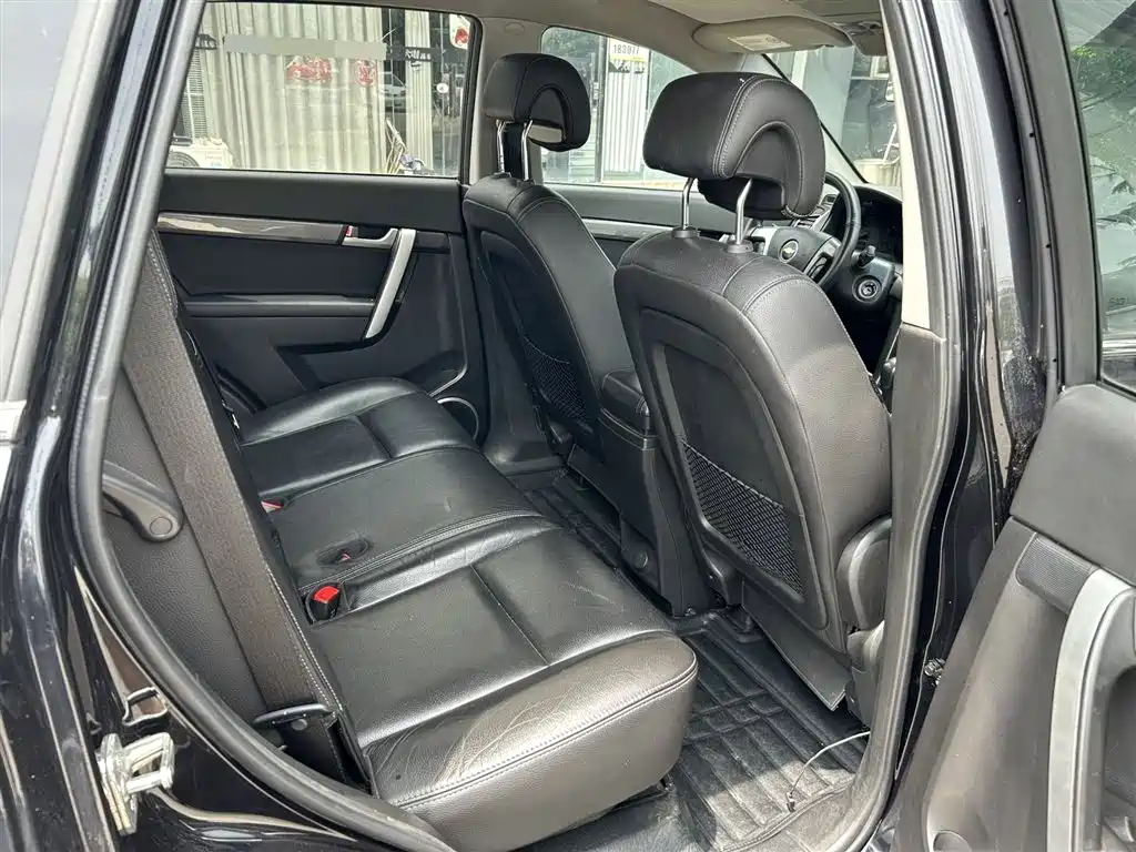 Chevrolet Captiva (Import) 2011 Model 2.4 AT 7-Seater Luxury Navigation Edition фото 9