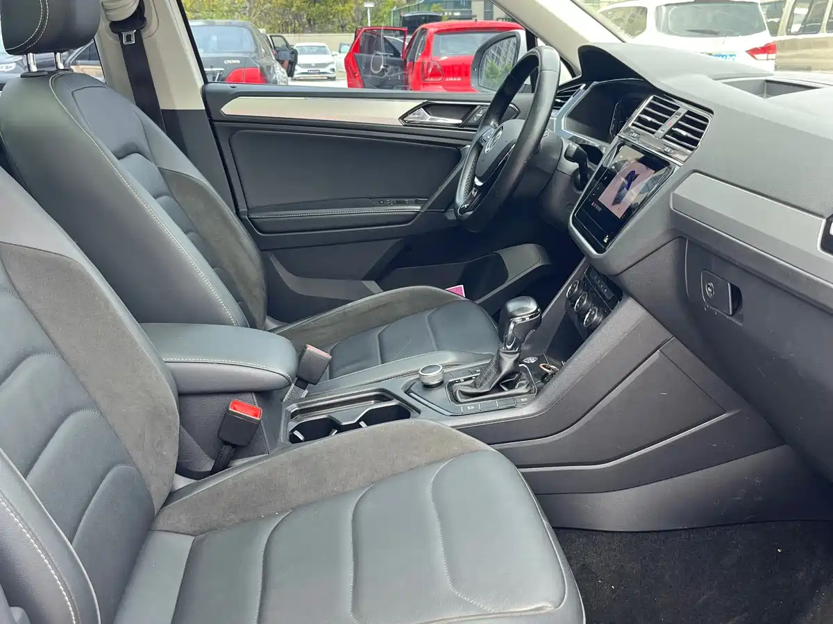 Volkswagen Tiguan L 2021 330TSI Automatic 2WD Smart фото 9