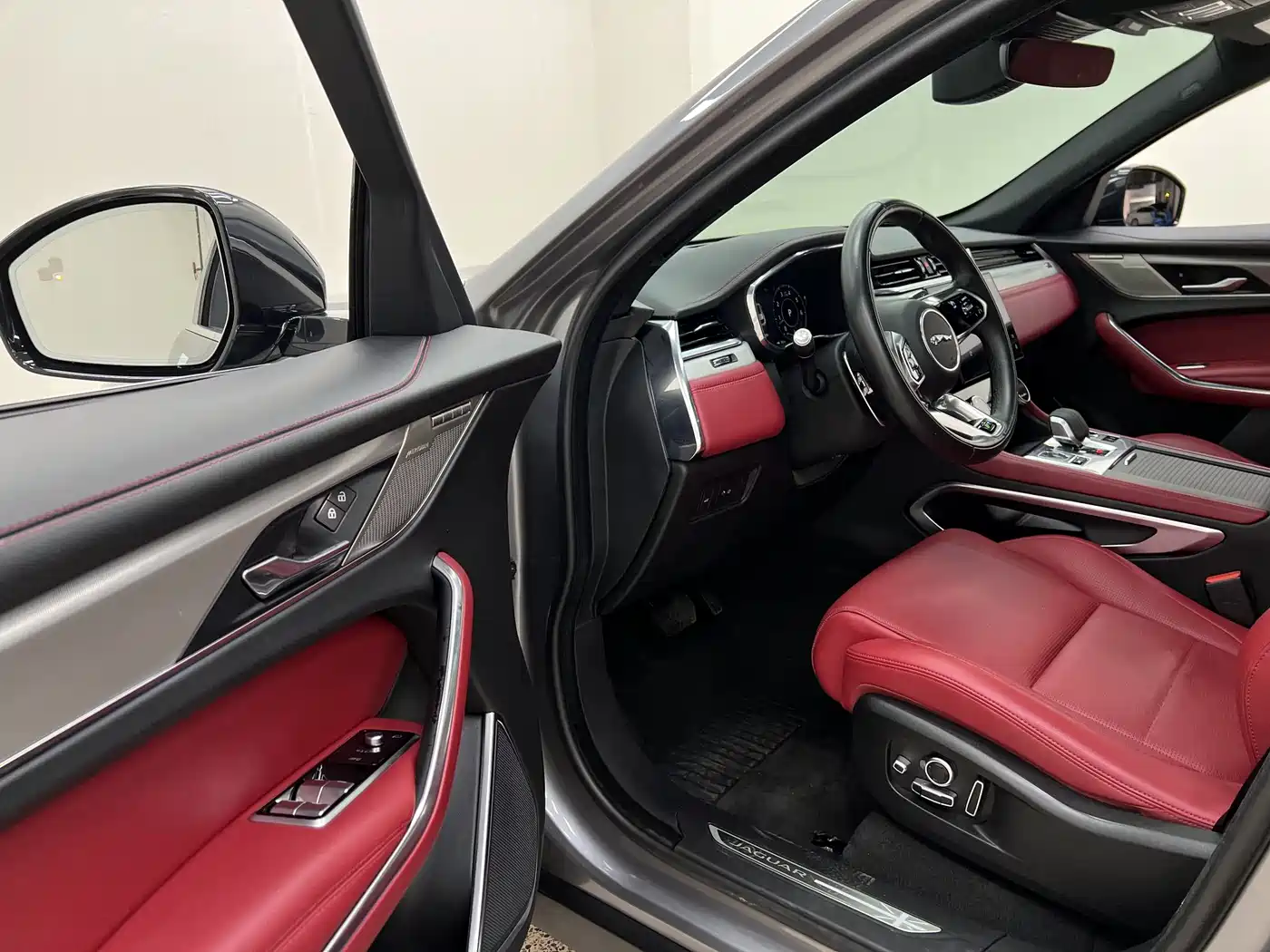 Jaguar F-PACE 2021 340PS R-Dynamic SE фото 11