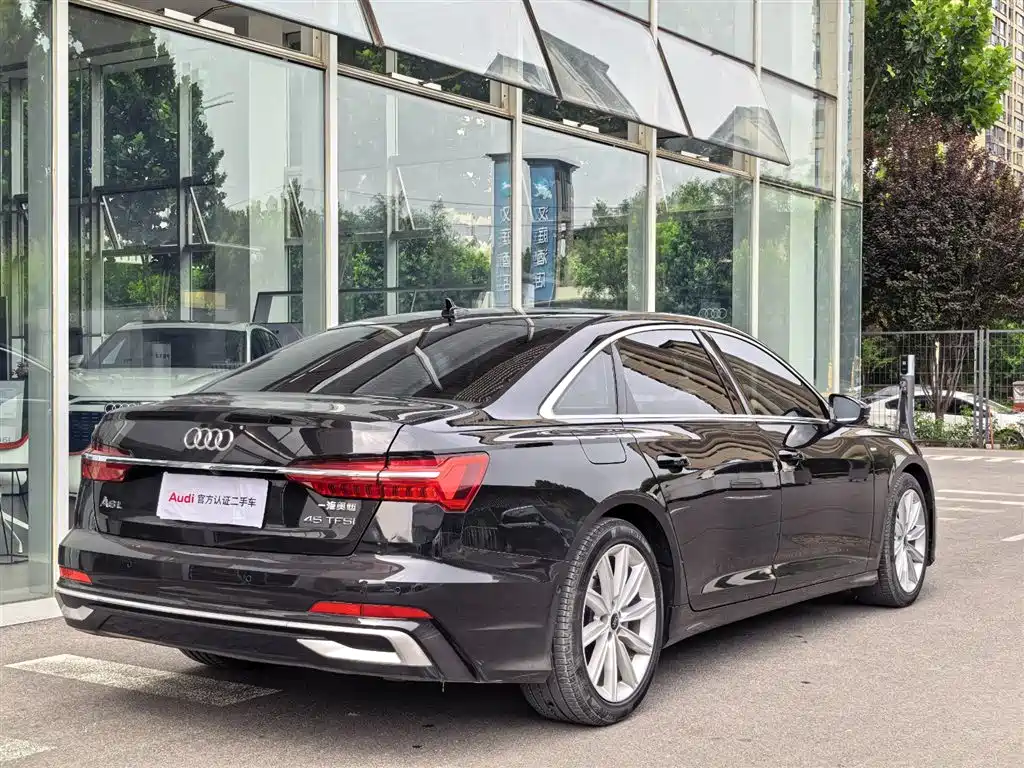 Фото 4 - Audi A6L