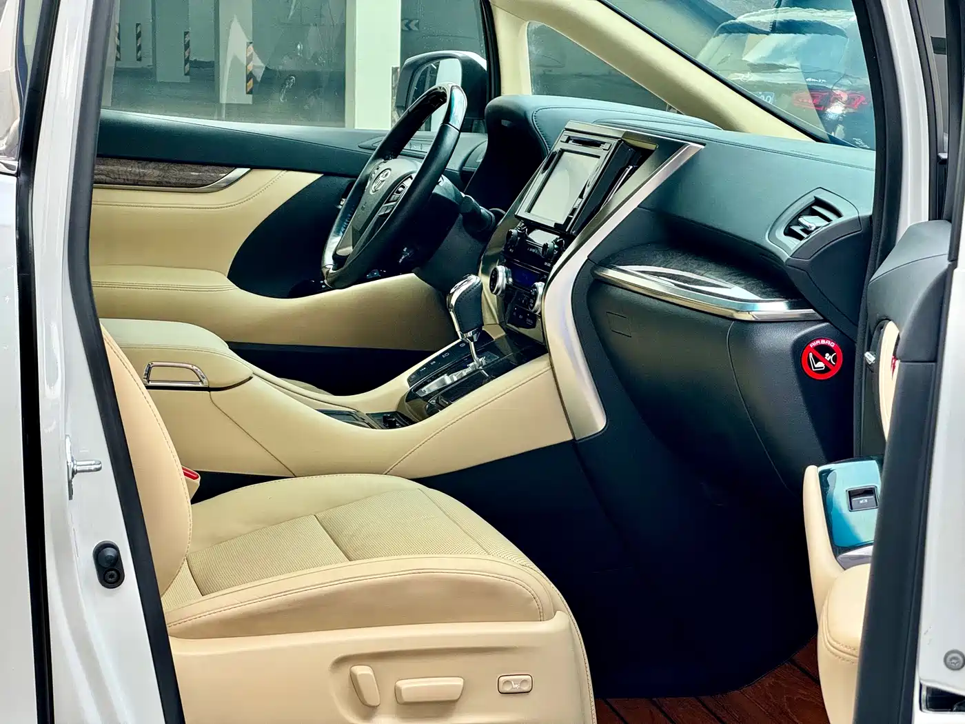 Toyota Alphard 2019 Hybrid 2.5L Premium Edition фото 6