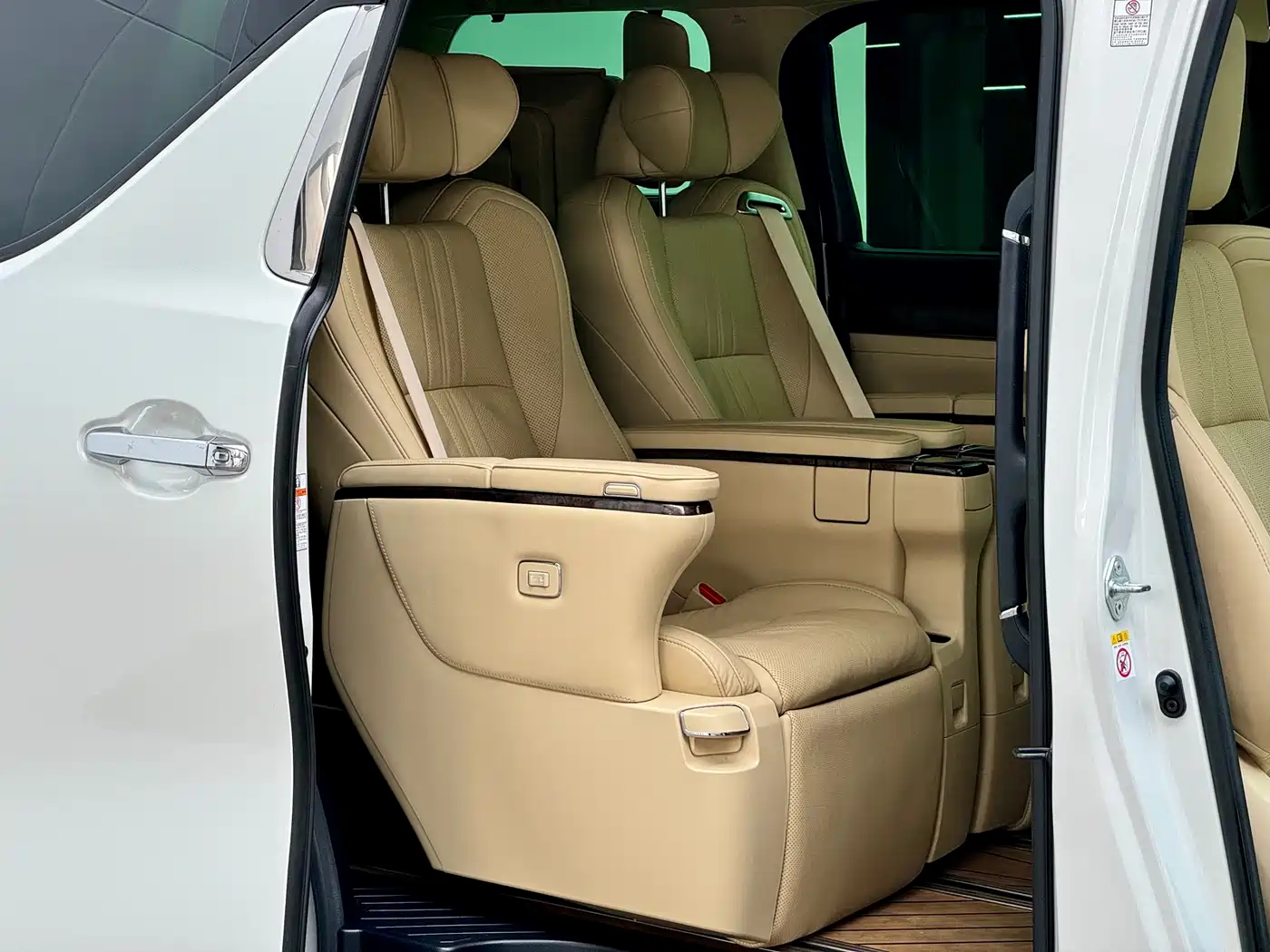 Toyota Alphard 2019 Hybrid 2.5L Premium Edition фото 7