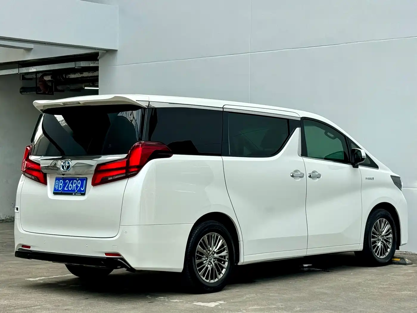 Toyota Alphard 2019 Hybrid 2.5L Premium Edition фото 15