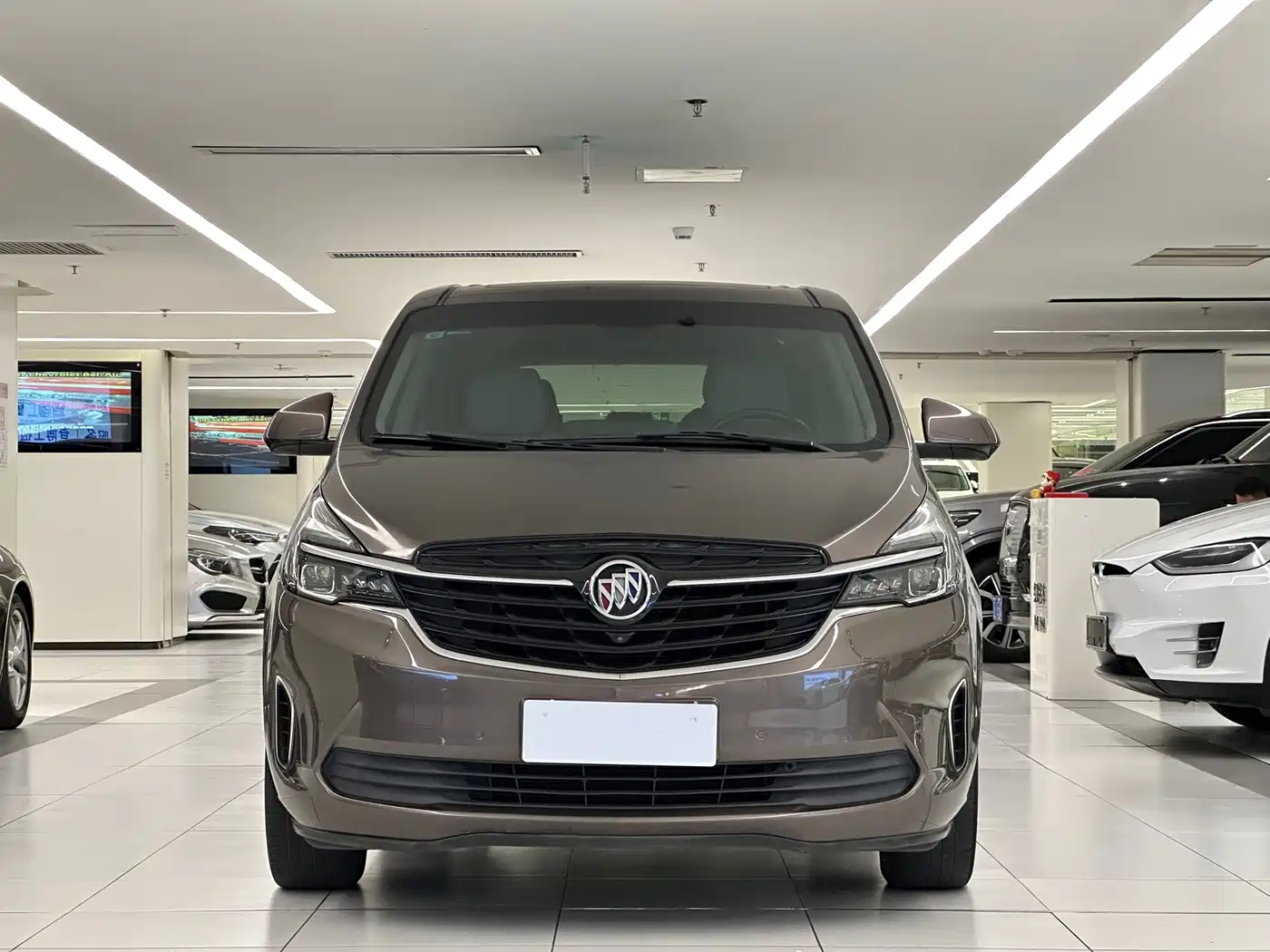 Фото 2 - Buick GL8