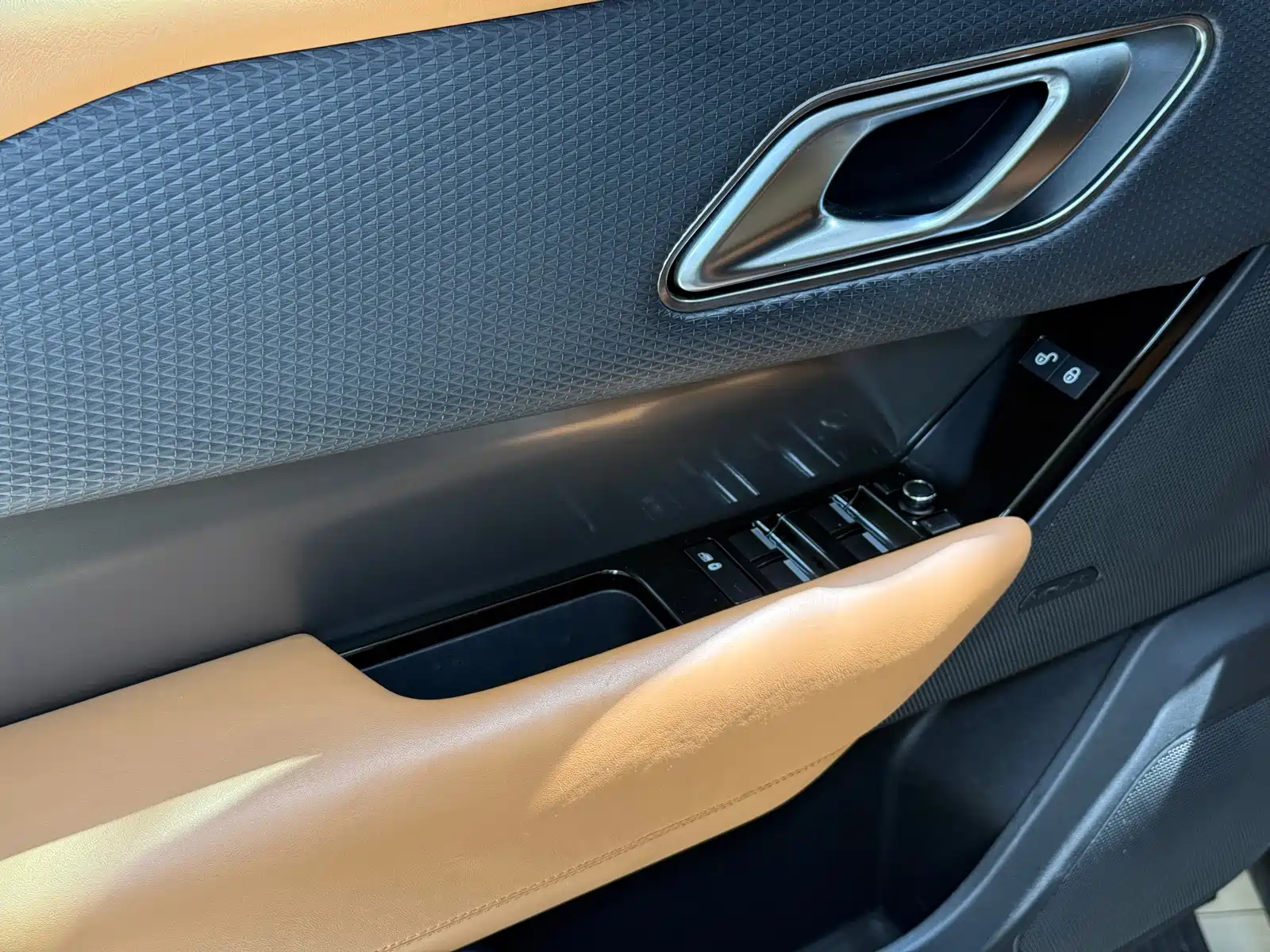 Фото 18 - Land Rover Range Rover Velar