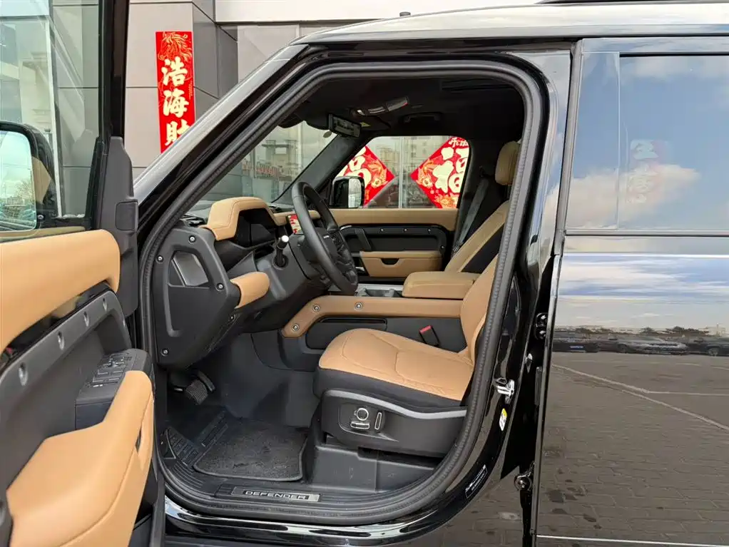 Land Rover Defender 2025 130 3.0T P400 7-Seater Luxury Edition фото 7