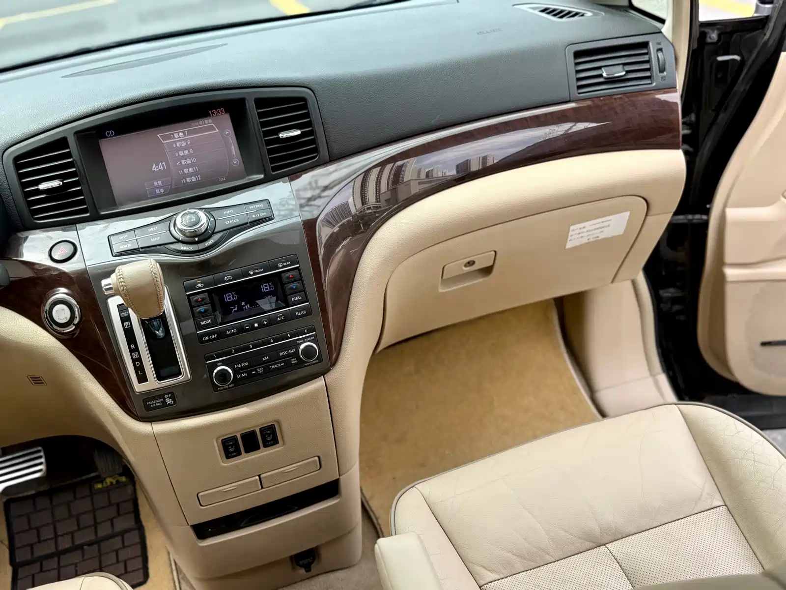 Photo 23 - Nissan Quest